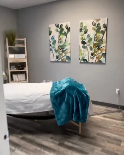 Saunte massage room — wide view
