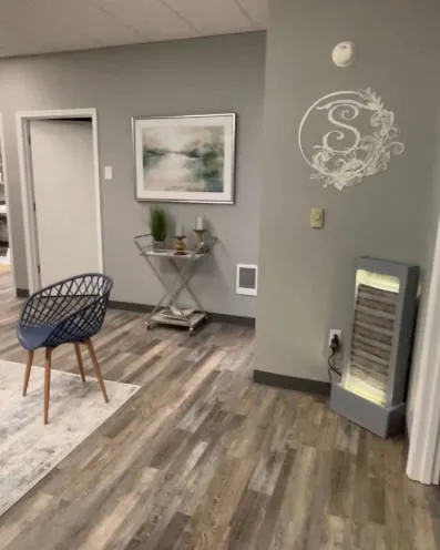 Saunte waiting area, alternate angle